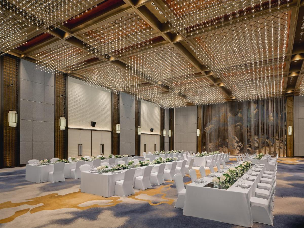 Hualuxe Kunshan Huaqiao By Ihg - F1 Racing Preferred Hotel Extérieur photo