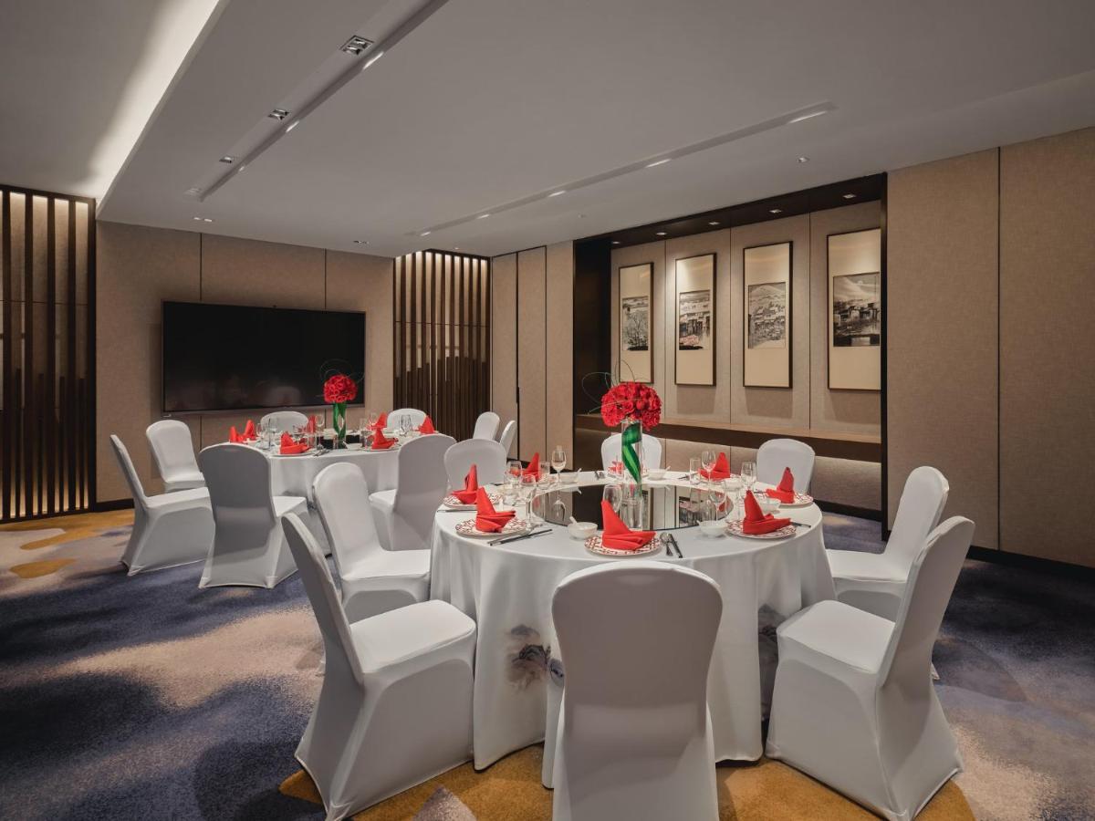 Hualuxe Kunshan Huaqiao By Ihg - F1 Racing Preferred Hotel Extérieur photo