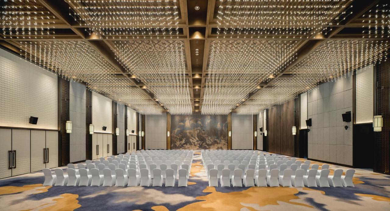 Hualuxe Kunshan Huaqiao By Ihg - F1 Racing Preferred Hotel Extérieur photo