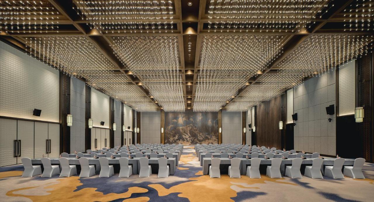 Hualuxe Kunshan Huaqiao By Ihg - F1 Racing Preferred Hotel Extérieur photo