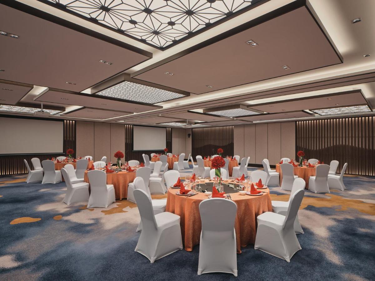 Hualuxe Kunshan Huaqiao By Ihg - F1 Racing Preferred Hotel Extérieur photo